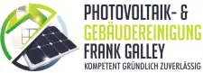 Frank Galley bei der professionellen Reinigung einer Photovoltaikanlage