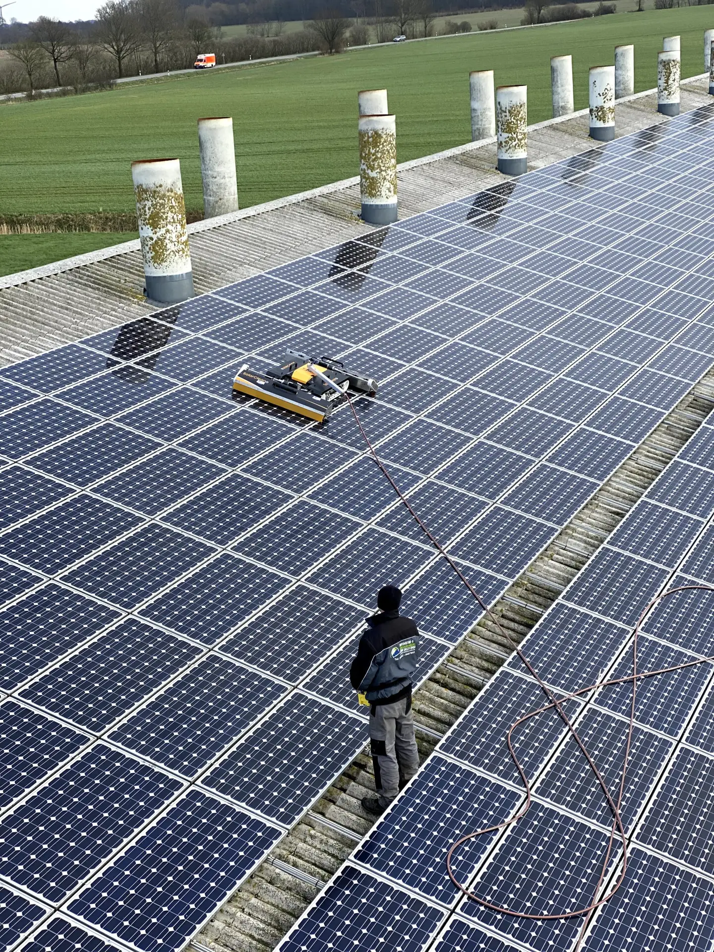 Professionelle Solarreinigung einer Photovoltaikanlage in Barmstedt
