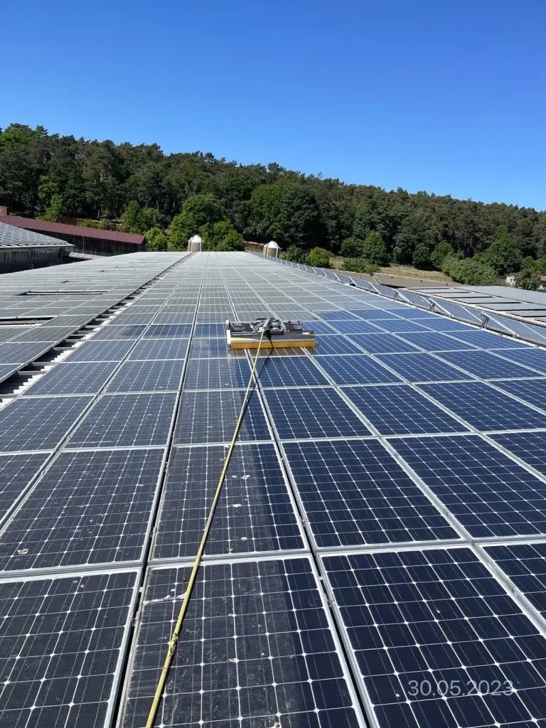 Solarreinigung einer Photovoltaikanlage in Marne